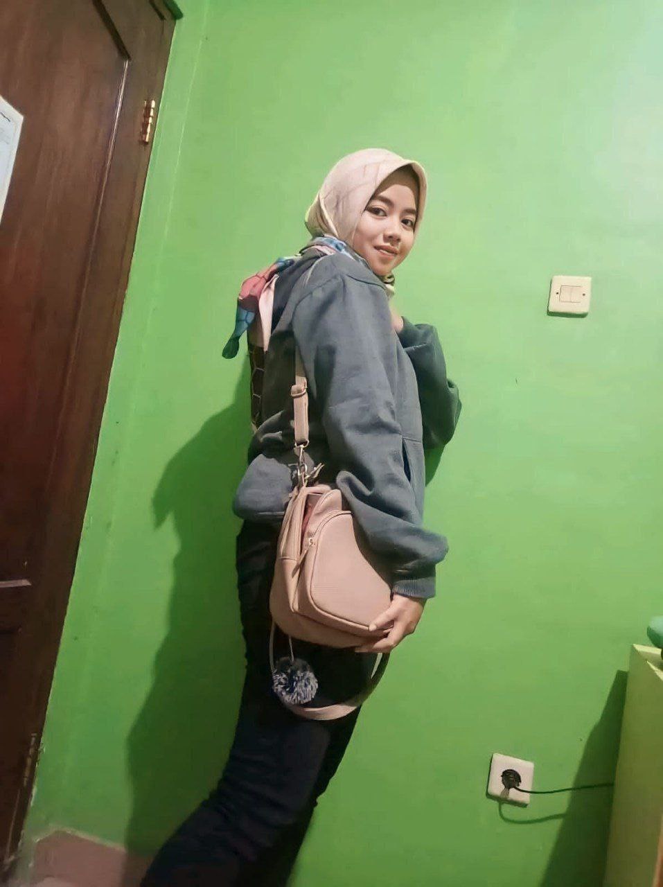 Aini pulang kerja langsung omeg