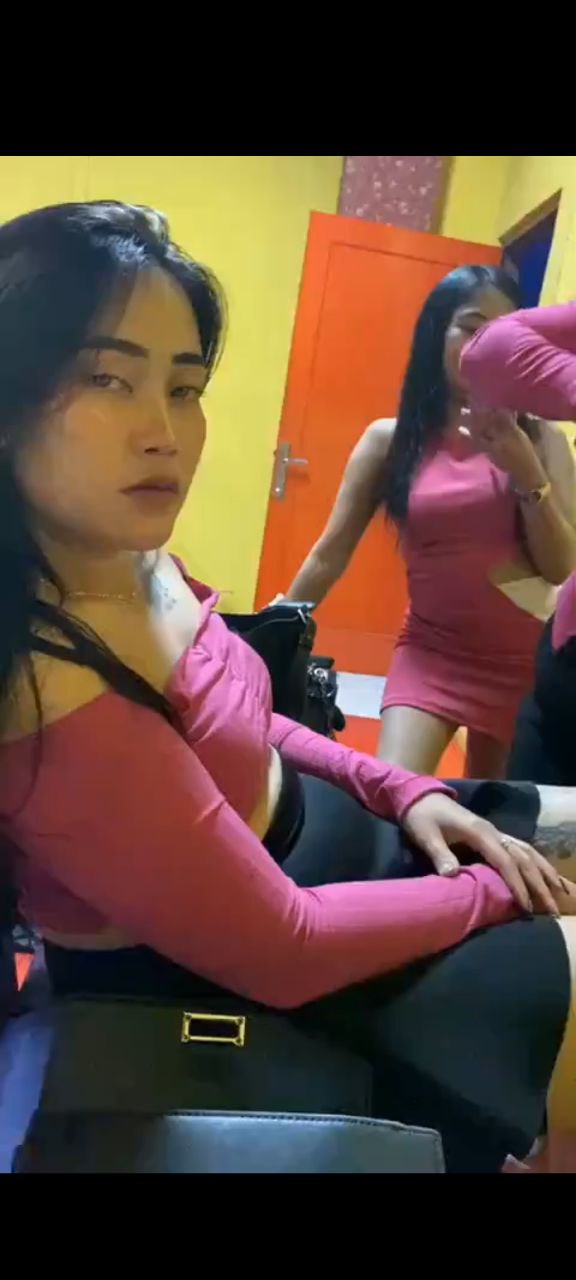 Video pribadi biduan cantik isengin temennya